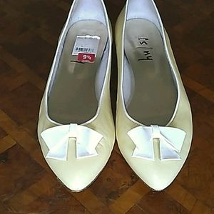 Vintage FS/NY yellow and white summer flats
